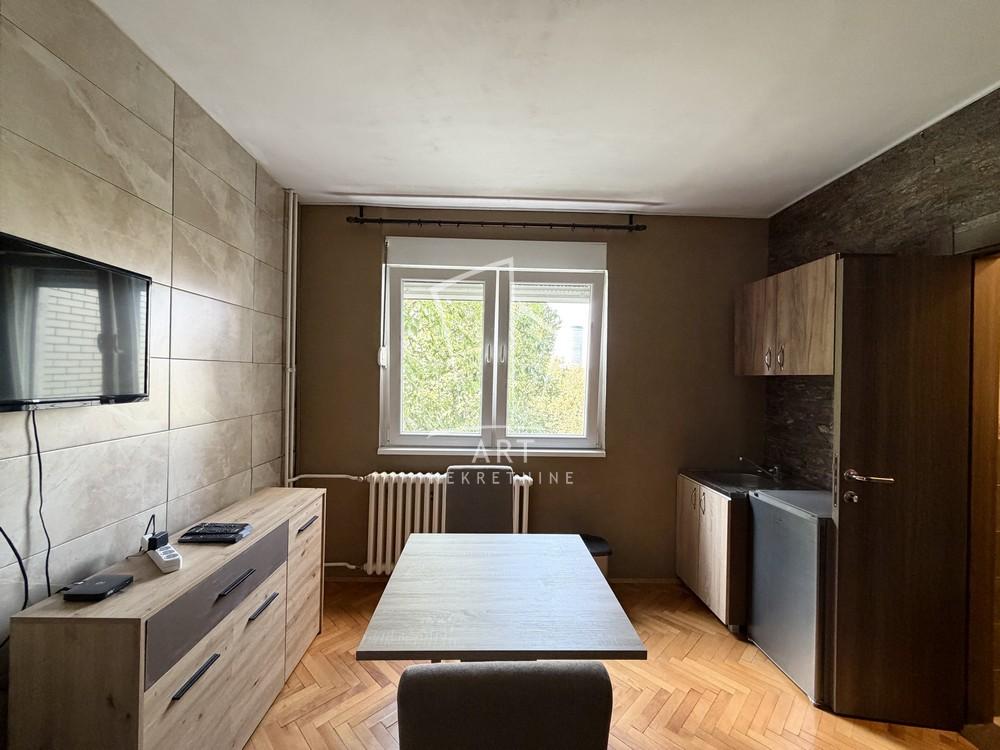 Stan na prodaju u Beogradu, Dedinje, cetvorosoban, 80m2, cena 285000 evra