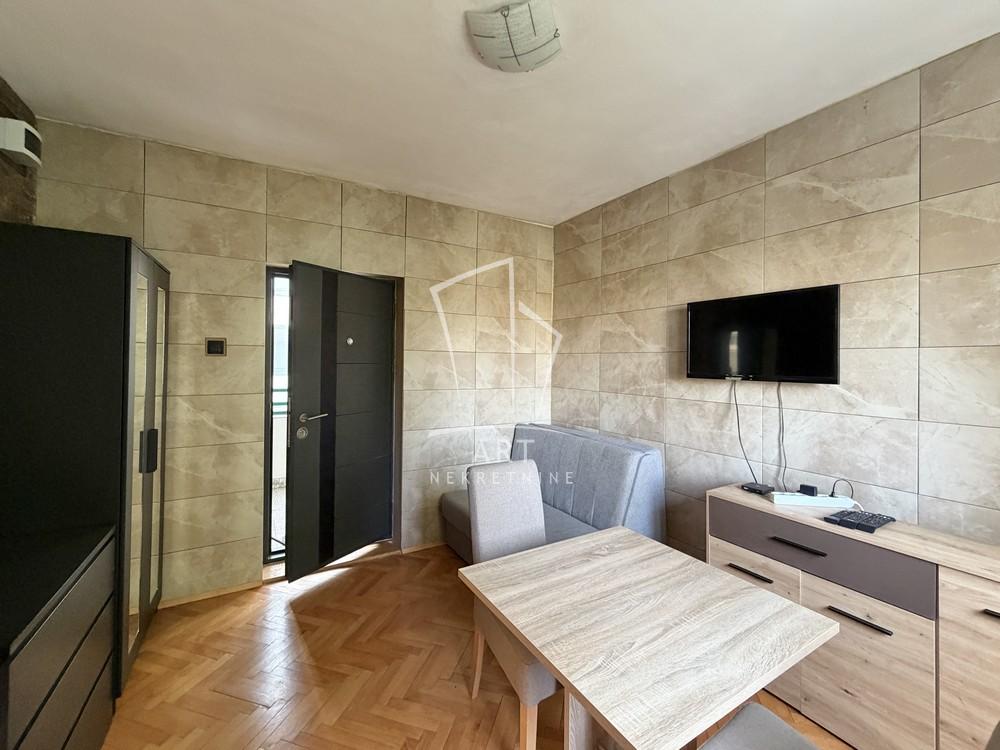 Stan na prodaju u Beogradu, Dedinje, cetvorosoban, 80m2, cena 285000 evra