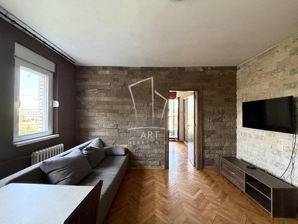 Stan na prodaju u Beogradu, Dedinje, cetvorosoban, 80m2, cena 285000 evra