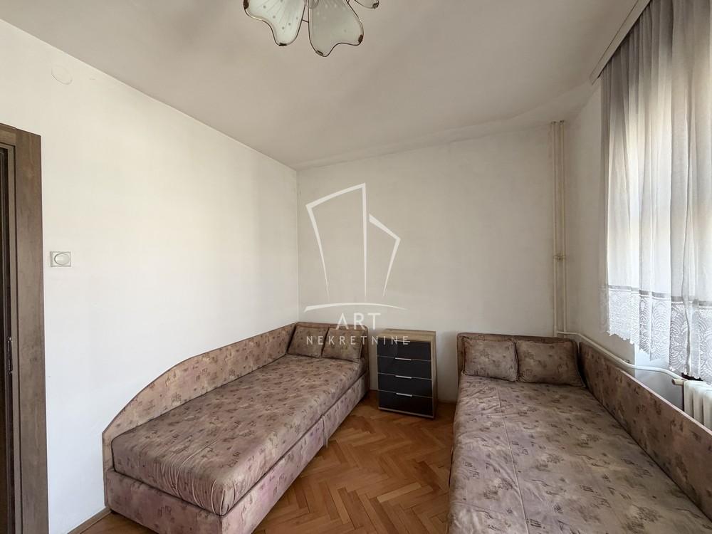 Stan na prodaju u Beogradu, Dedinje, cetvorosoban, 80m2, cena 285000 evra