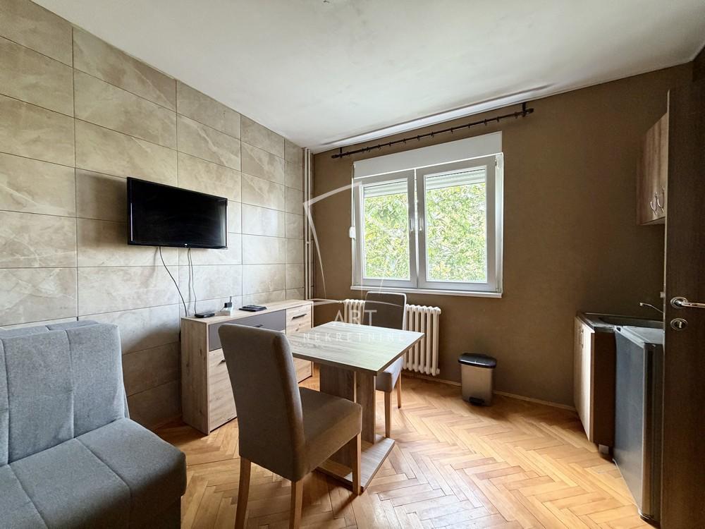 Stan na prodaju u Beogradu, Dedinje, cetvorosoban, 80m2, cena 285000 evra