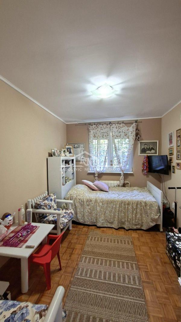 Stan na prodaju u Beogradu, Voždovac, trosoban, 69m2, cena 189000 evra