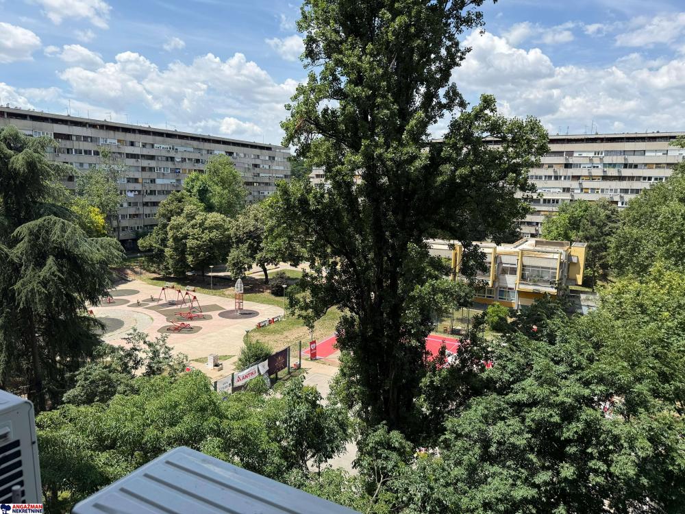 Stan na prodaju u Beogradu, Novi Beograd, dvoiposoban, 63m2, cena 259000 evra