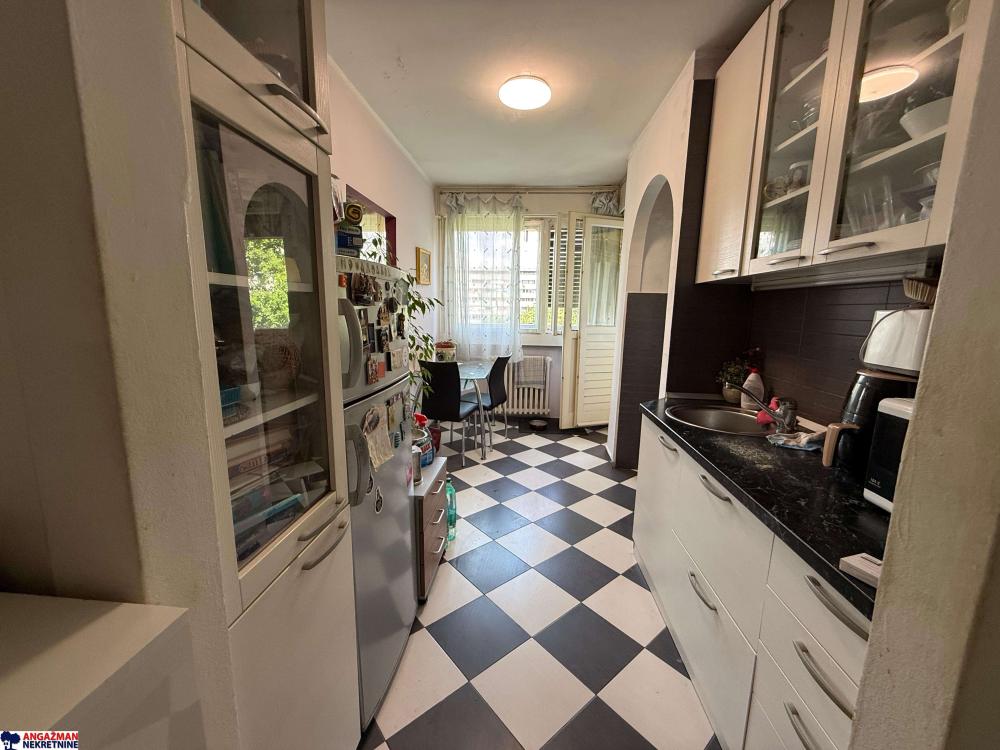 Stan na prodaju u Beogradu, Novi Beograd, dvoiposoban, 63m2, cena 259000 evra