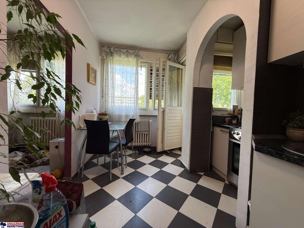 Stan na prodaju u Beogradu, Novi Beograd, dvoiposoban, 63m2, cena 259000 evra