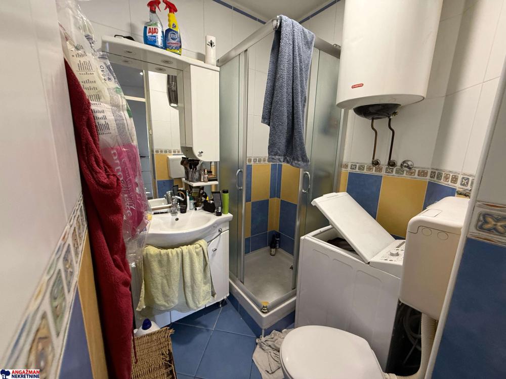 Stan na prodaju u Beogradu, Novi Beograd, dvoiposoban, 63m2, cena 259000 evra