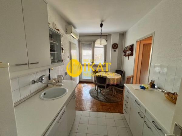 Stan na prodaju u Beogradu, Zemun, dvoiposoban, 75m2, cena 343000 evra