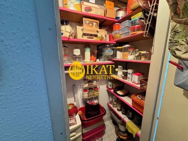 Stan na prodaju u Beogradu, Zemun, dvoiposoban, 75m2, cena 343000 evra