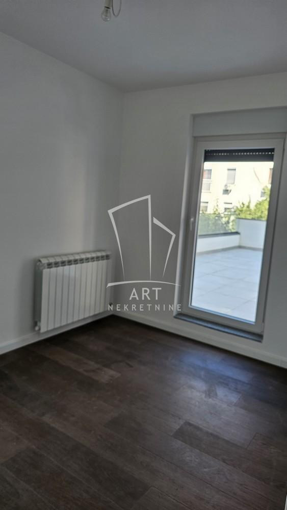 Stan na prodaju u Beogradu, Čukarica, trosoban, 54m2, cena 179000 evra