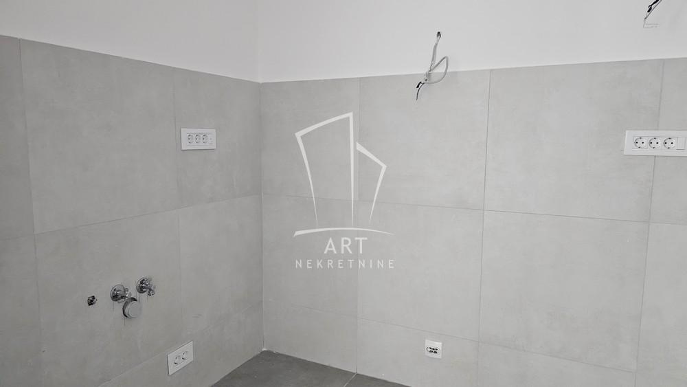 Stan na prodaju u Beogradu, Čukarica, trosoban, 54m2, cena 179000 evra