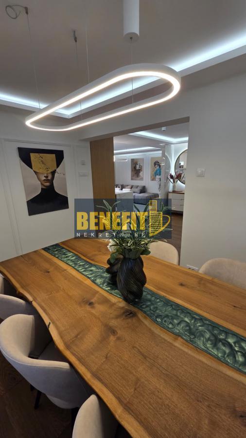 Stan na prodaju u Beogradu, Novi Beograd blok 71, cetvorosoban, 93m2, cena 395000 evra
