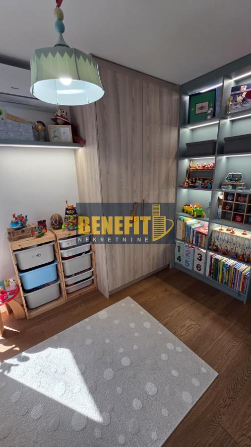 Stan na prodaju u Beogradu, Novi Beograd blok 71, cetvorosoban, 93m2, cena 395000 evra