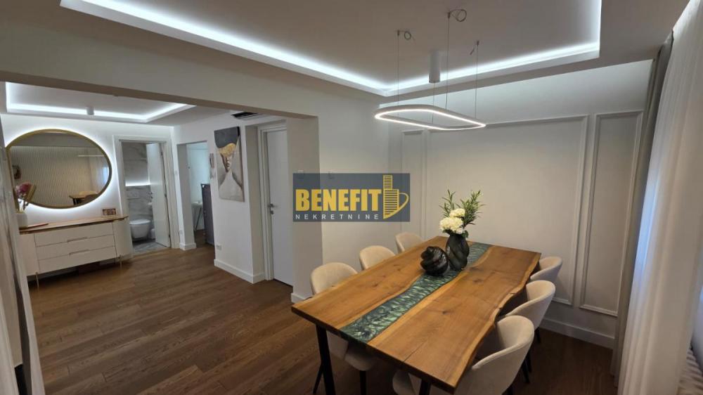 Stan na prodaju u Beogradu, Novi Beograd blok 71, cetvorosoban, 93m2, cena 395000 evra