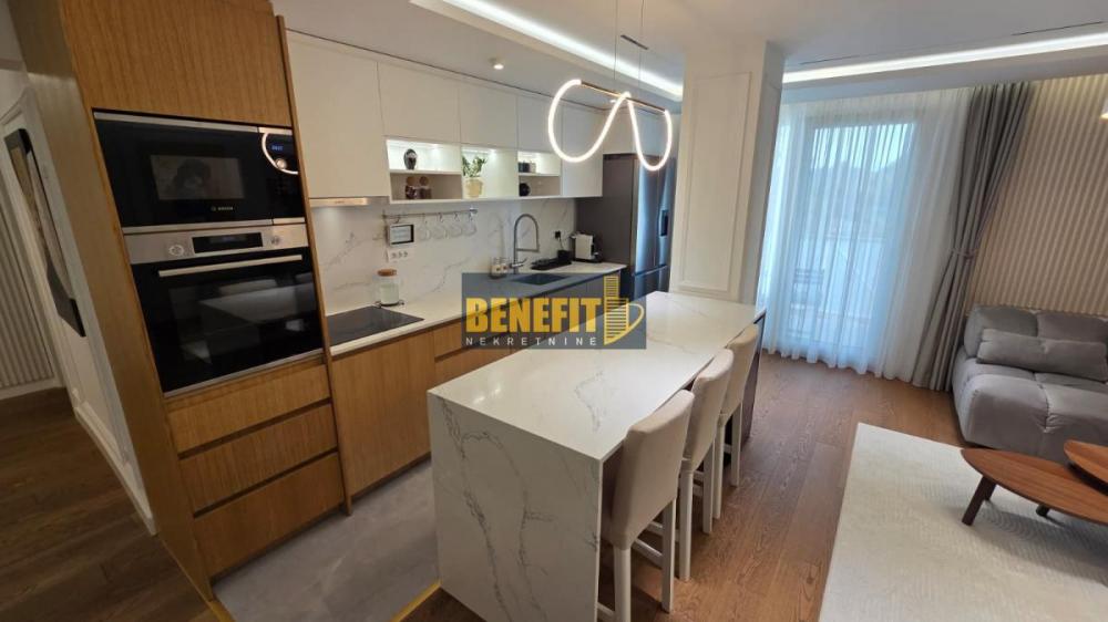 Stan na prodaju u Beogradu, Novi Beograd blok 71, cetvorosoban, 93m2, cena 395000 evra