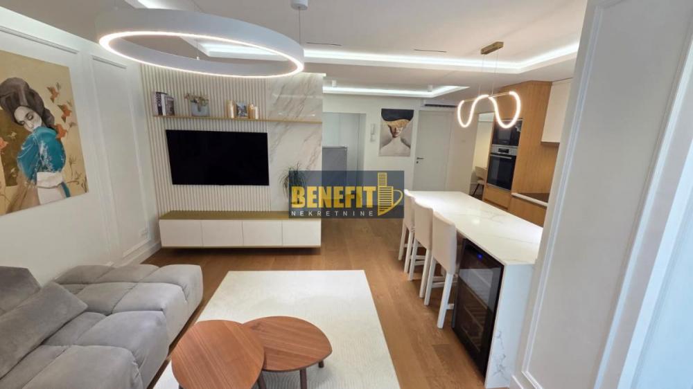 Stan na prodaju u Beogradu, Novi Beograd blok 71, cetvorosoban, 93m2, cena 395000 evra