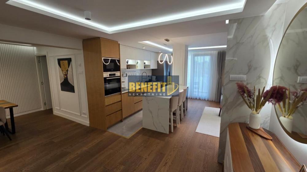 Stan na prodaju u Beogradu, Novi Beograd blok 71, cetvorosoban, 93m2, cena 395000 evra