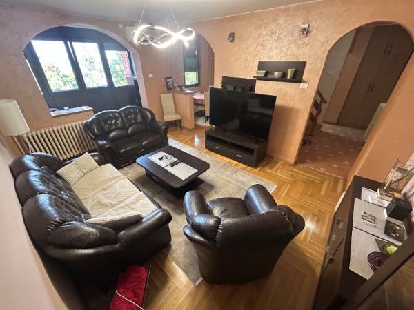 Stan na prodaju u Beogradu, Labudovo brdo, cetvorosoban, 100m2, cena 225000 evra