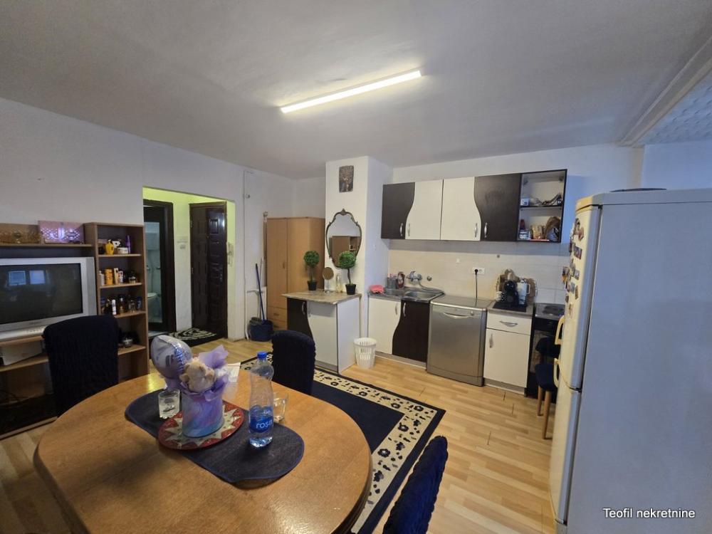 Stan na prodaju u Beogradu, Kumodraž, trosoban, 62m2, cena 167900 evra