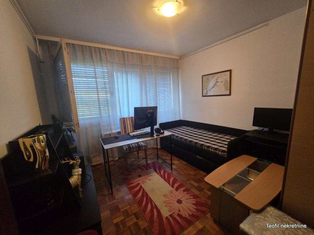 Stan na prodaju u Beogradu, Kumodraž, trosoban, 62m2, cena 167900 evra