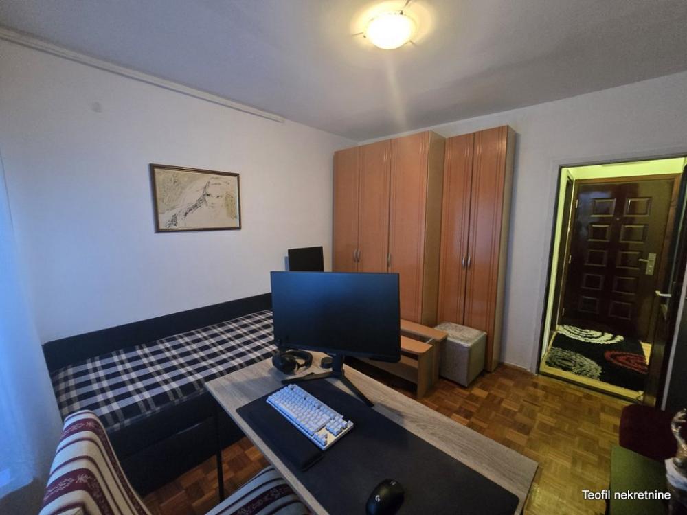 Stan na prodaju u Beogradu, Kumodraž, trosoban, 62m2, cena 167900 evra