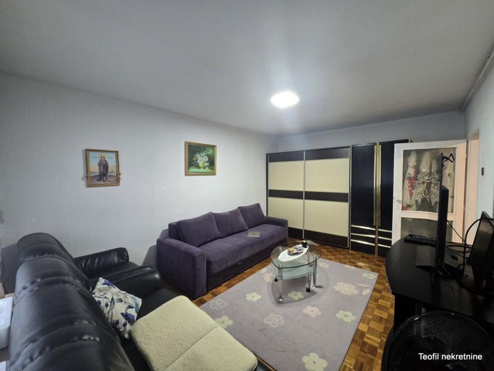 Stan na prodaju u Beogradu, Kumodraž, trosoban, 62m2, cena 167900 evra