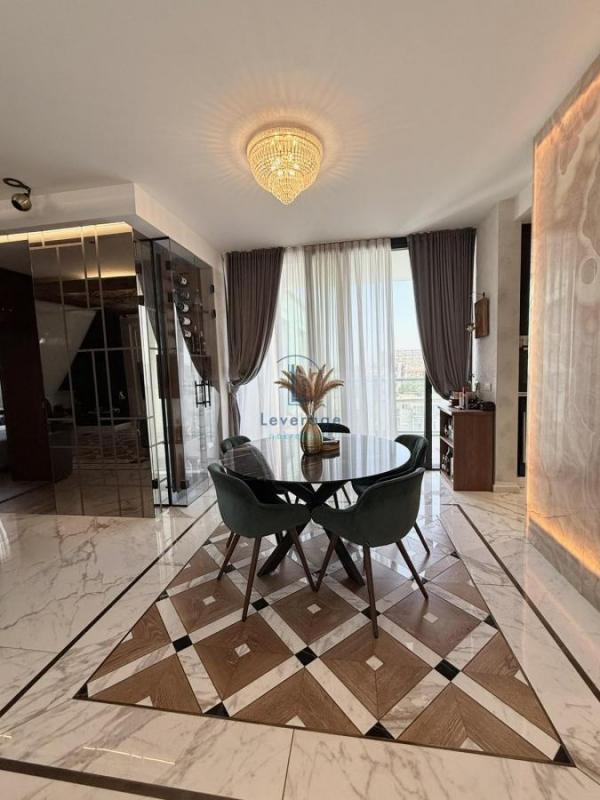 Stan na prodaju u Beogradu, Krunski venac, trosoban, 130m2, cena 750000 evra