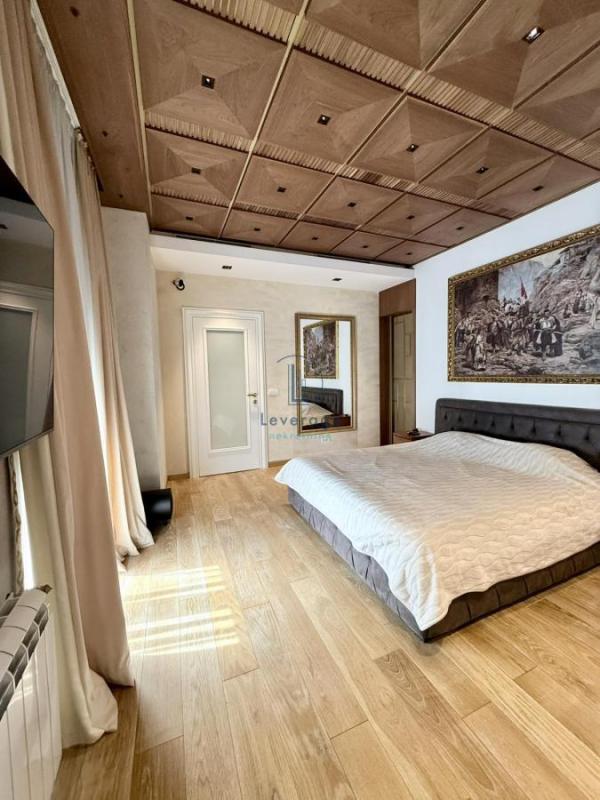 Stan na prodaju u Beogradu, Krunski venac, trosoban, 130m2, cena 750000 evra