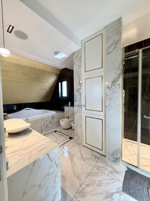 Stan na prodaju u Beogradu, Krunski venac, trosoban, 130m2, cena 750000 evra