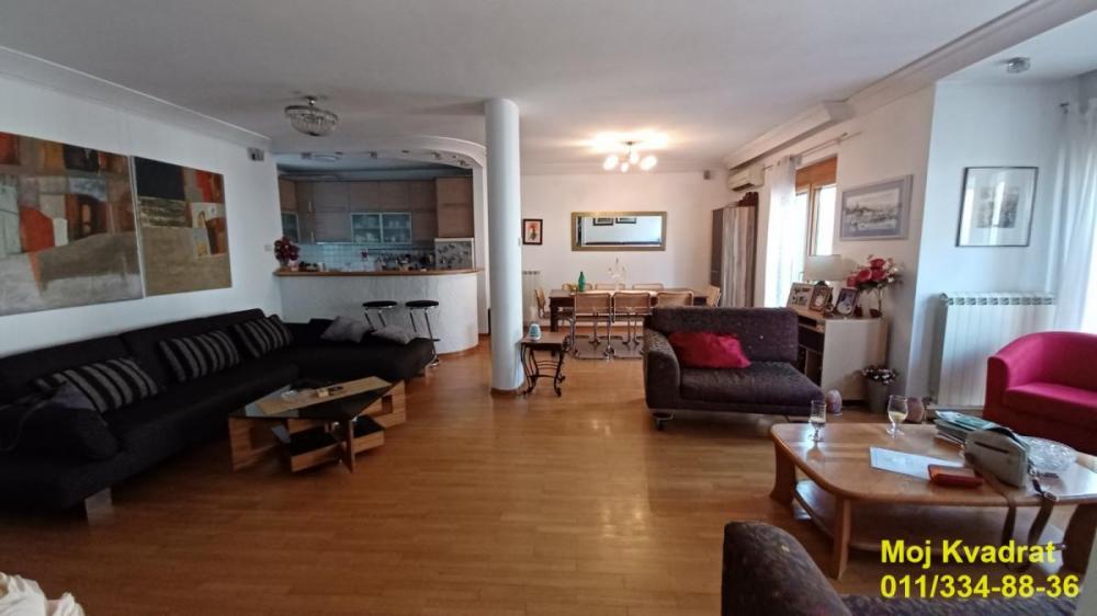 Stan na prodaju u Beogradu, Kalenić pijaca, 123m2, cena 615000 evra