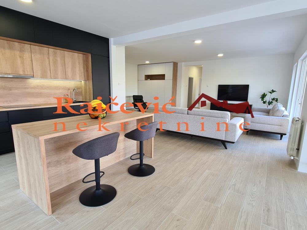 Stan na prodaju u Beogradu, Dedinje, 220m2, cena 950000 evra