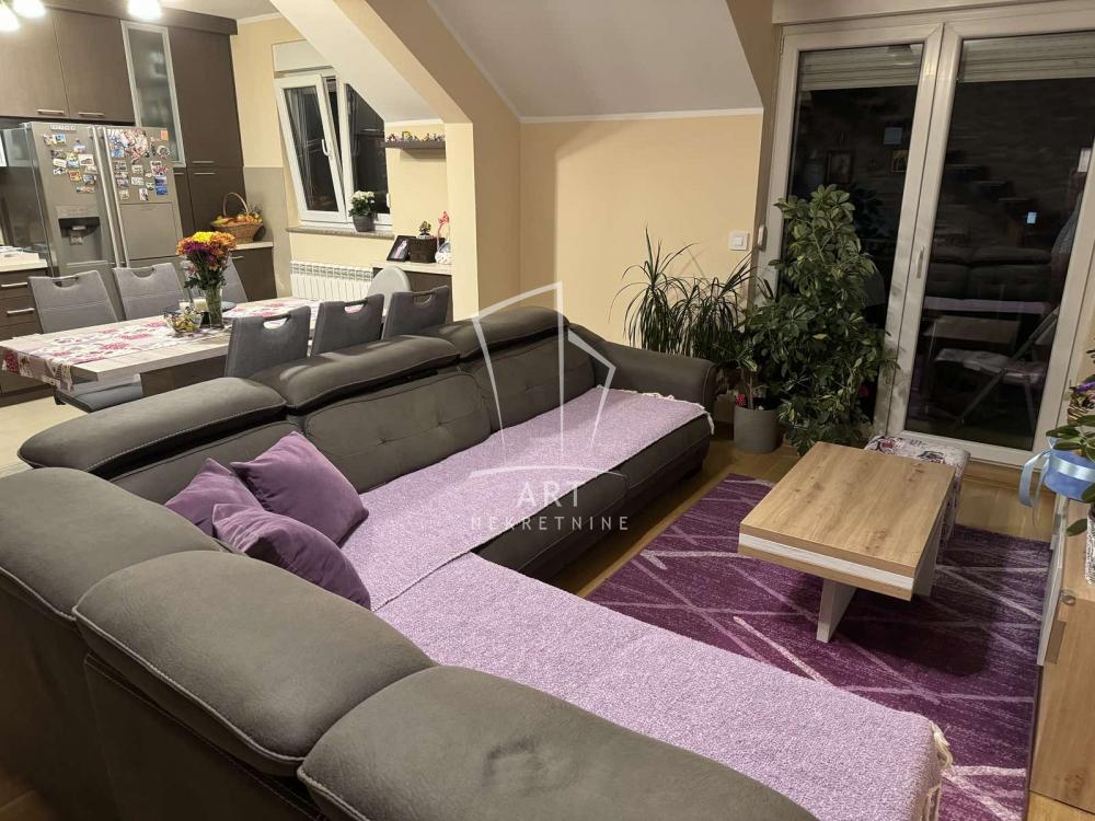 Stan na prodaju u Beogradu, Cvetanova ćuprija, cetvorosoban, 101m2, cena 258000 evra