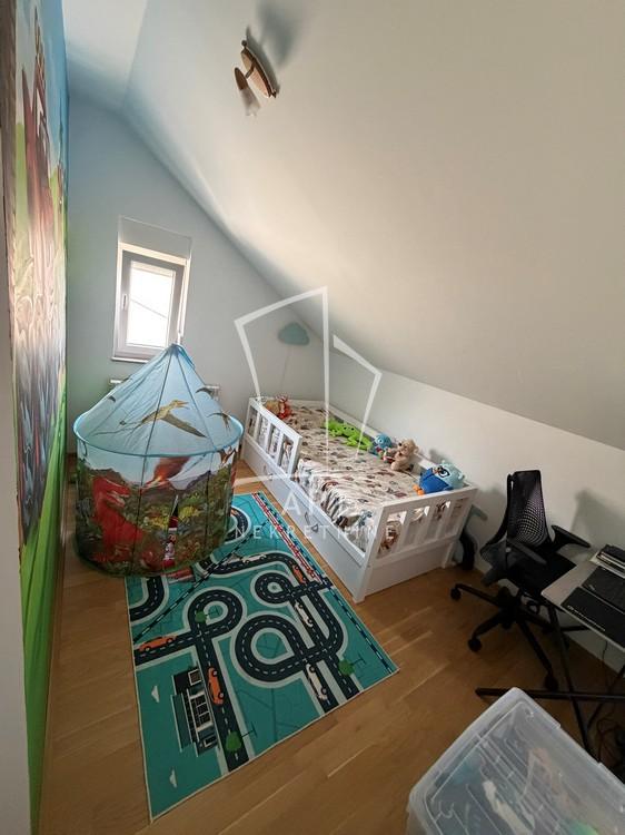 Stan na prodaju u Beogradu, Cvetanova ćuprija, cetvorosoban, 101m2, cena 258000 evra