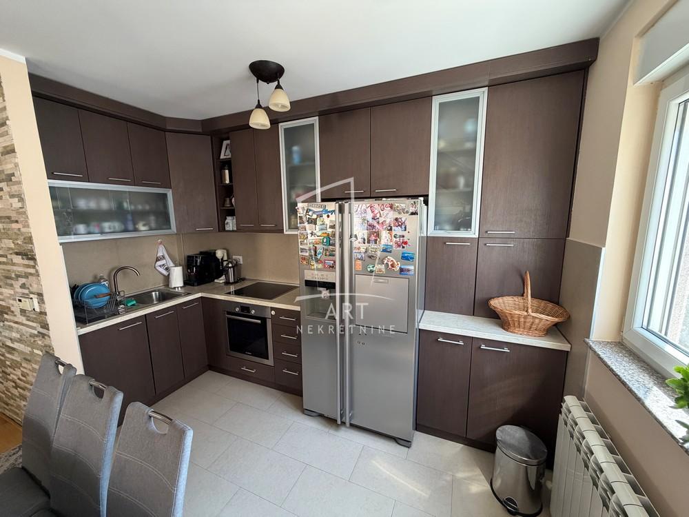 Stan na prodaju u Beogradu, Cvetanova ćuprija, cetvorosoban, 101m2, cena 258000 evra