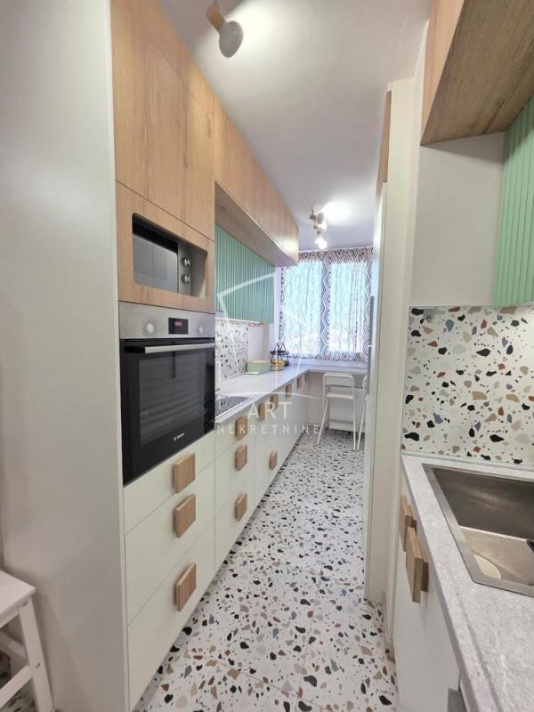 Stan na prodaju u Beogradu, Voždovac, trosoban, 61m2, cena 253000 evra