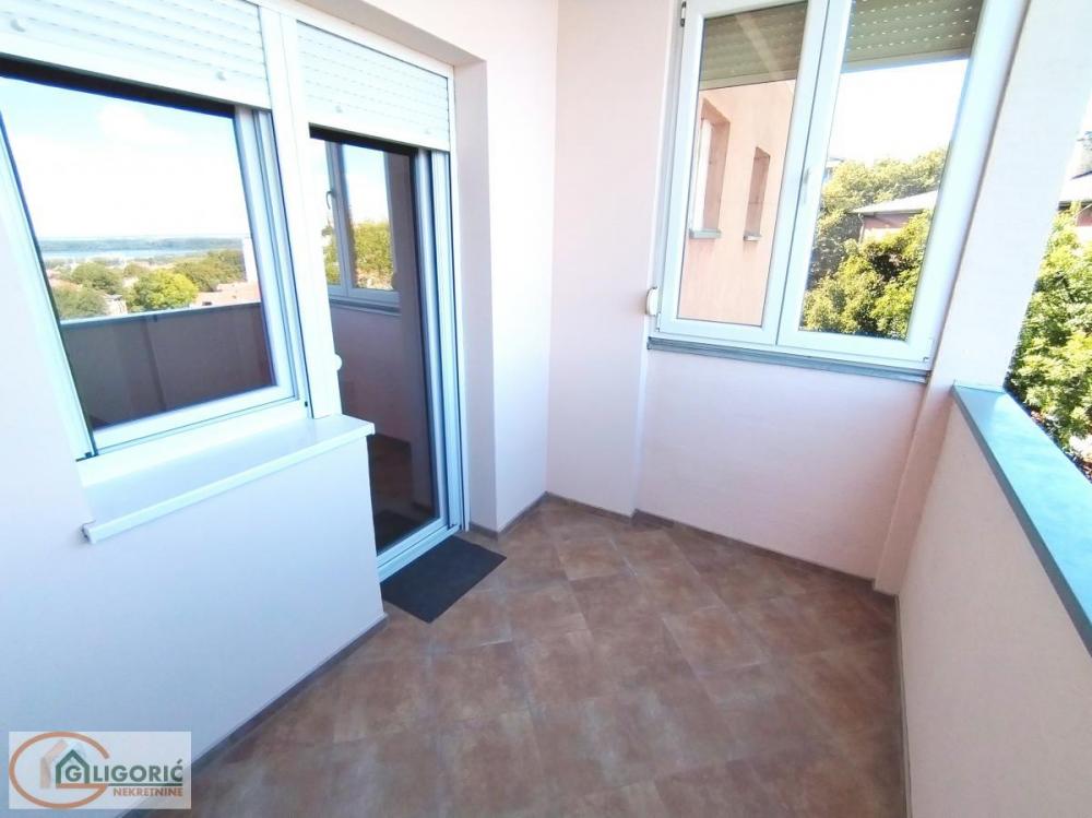 Stan na prodaju u Beogradu, Karaburma, jednoiposoban, 30m2, cena 105000 evra