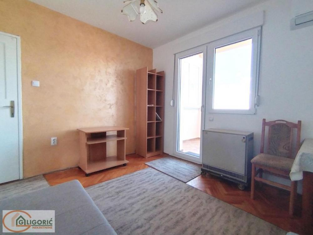 Stan na prodaju u Beogradu, Karaburma, jednoiposoban, 30m2, cena 105000 evra