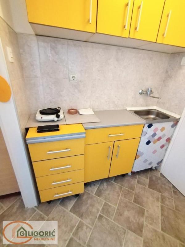 Stan na prodaju u Beogradu, Karaburma, jednoiposoban, 30m2, cena 105000 evra
