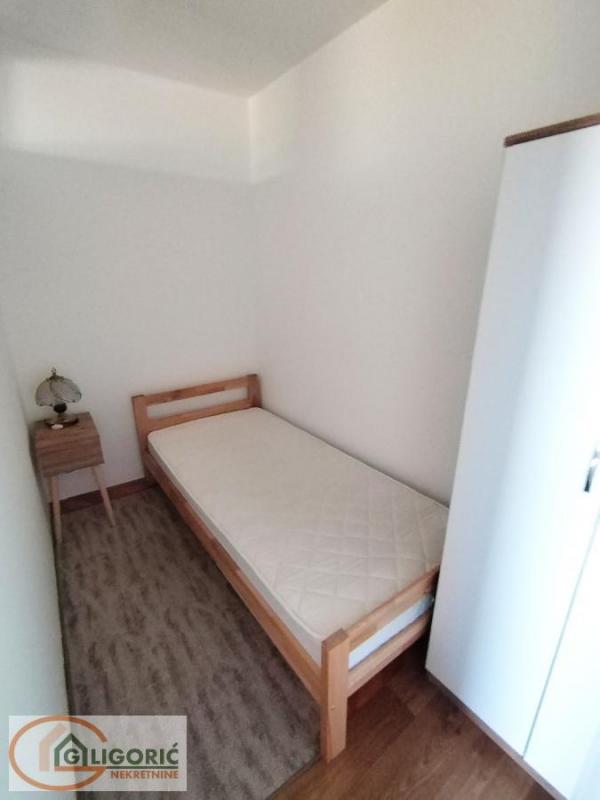 Stan na prodaju u Beogradu, Karaburma, jednoiposoban, 30m2, cena 105000 evra