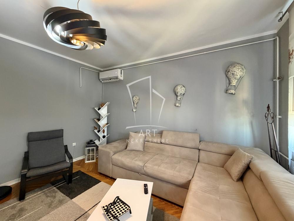 Stan na prodaju u Beogradu, Vračar, dvoiposoban, 54m2, cena 249000 evra
