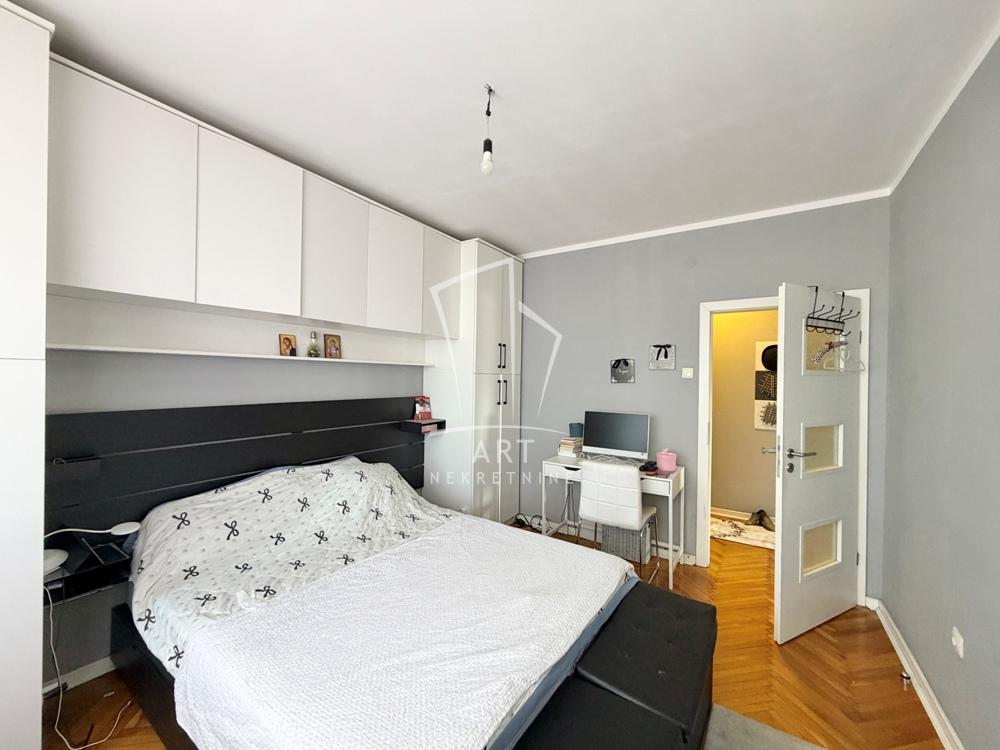 Stan na prodaju u Beogradu, Vračar, dvoiposoban, 54m2, cena 249000 evra