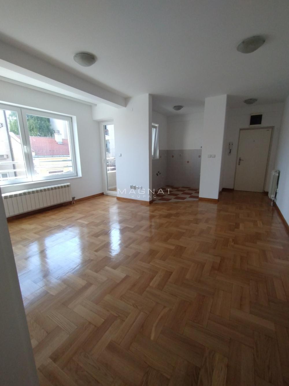 Stan na prodaju u Beogradu, Vračar, trosoban, 65m2, cena 305500 evra