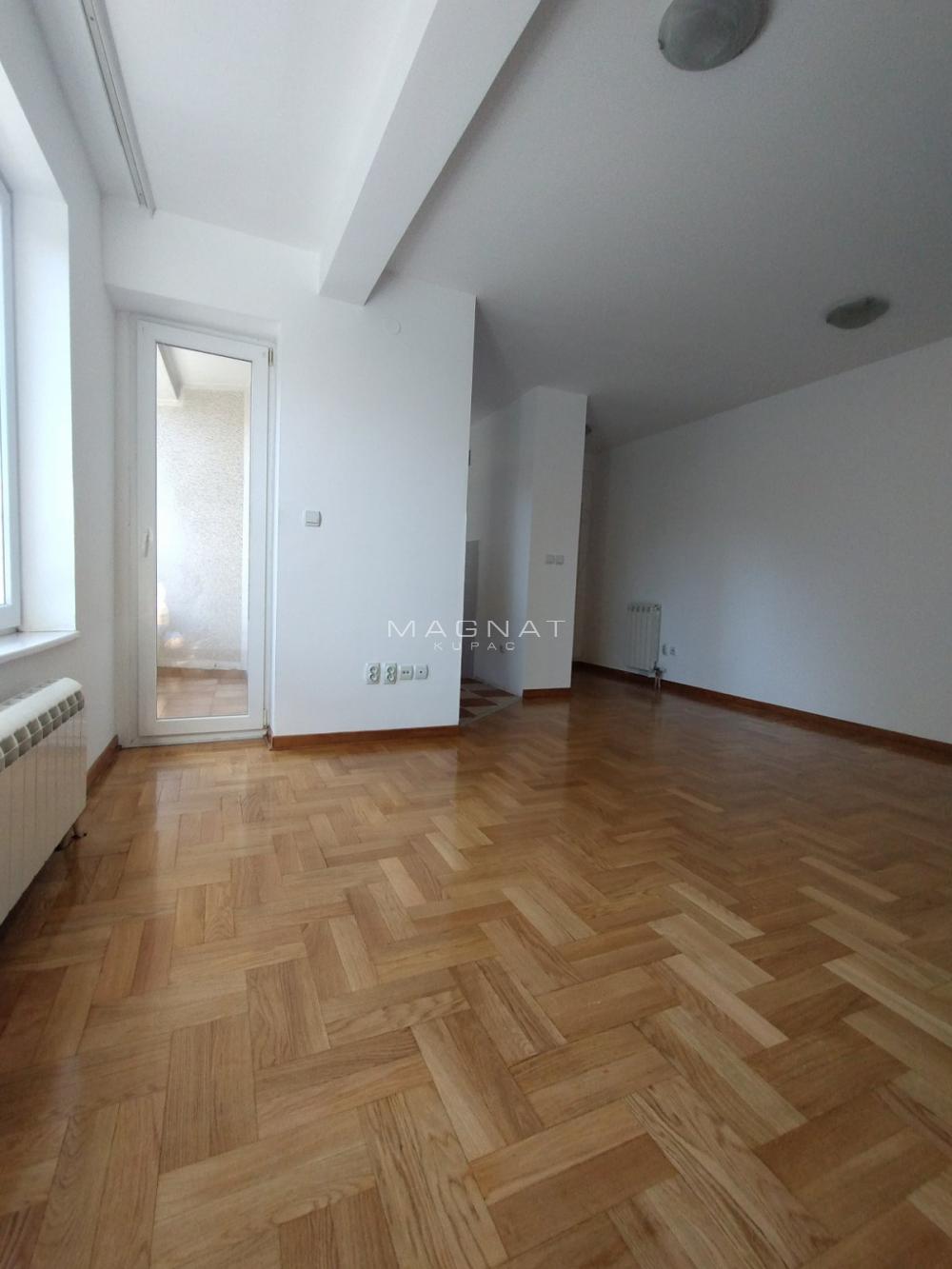 Stan na prodaju u Beogradu, Vračar, trosoban, 65m2, cena 305500 evra