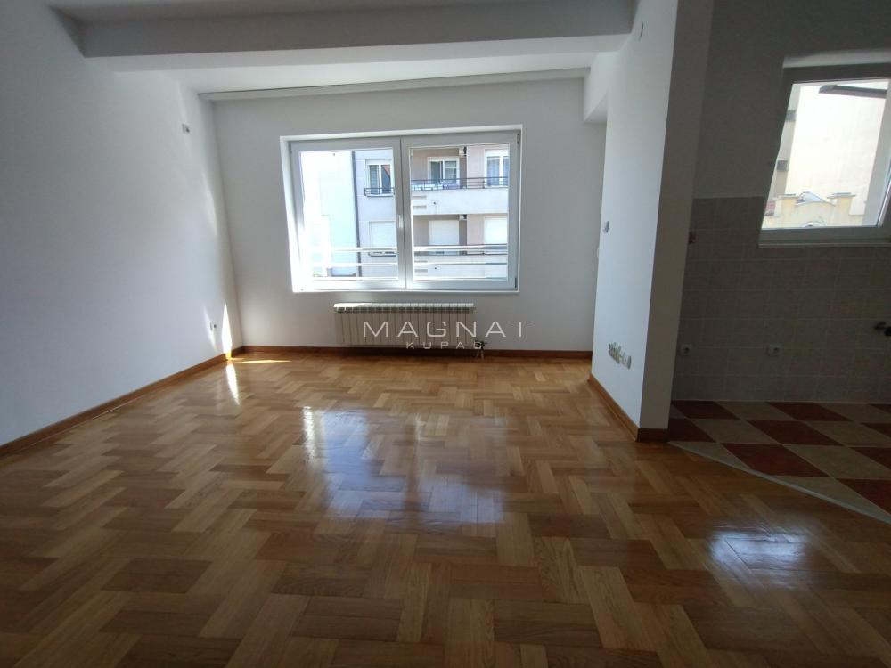Stan na prodaju u Beogradu, Vračar, trosoban, 65m2, cena 305500 evra