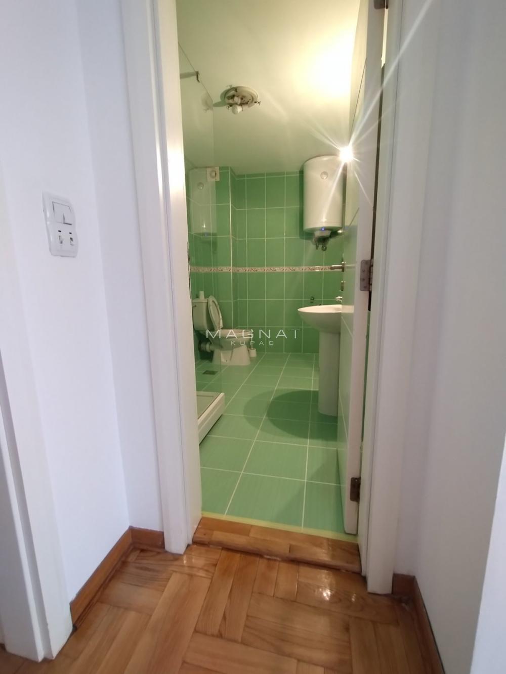 Stan na prodaju u Beogradu, Vračar, trosoban, 65m2, cena 305500 evra