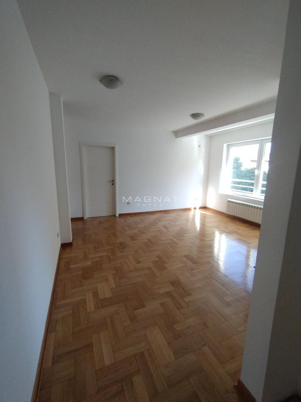 Stan na prodaju u Beogradu, Vračar, trosoban, 65m2, cena 305500 evra