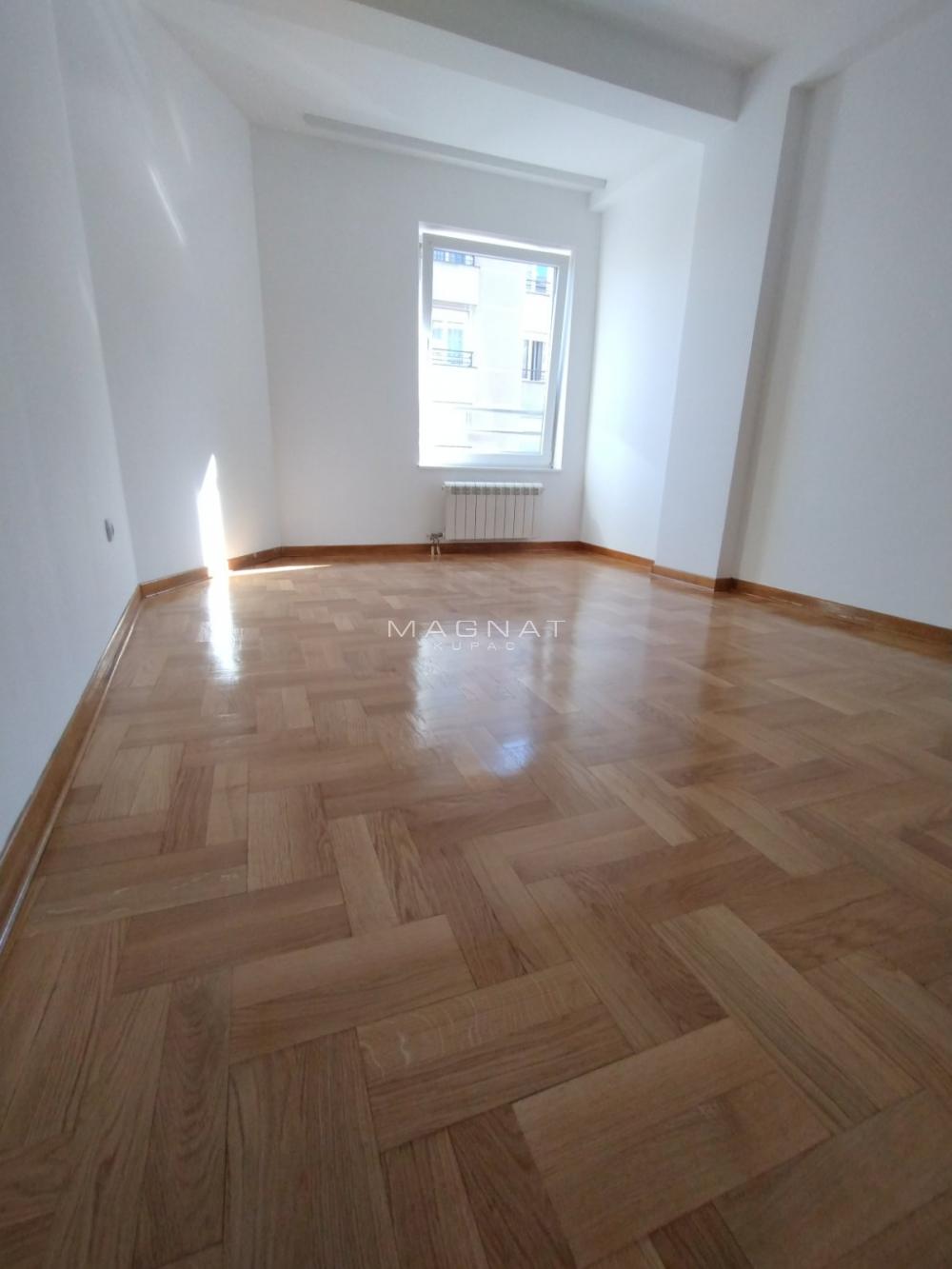Stan na prodaju u Beogradu, Vračar, trosoban, 65m2, cena 305500 evra