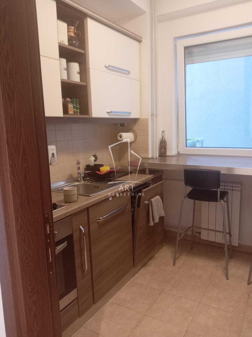 Stan na prodaju u Beogradu, Vojvode Stepe, dvosoban, 52m2, cena 240000 evra