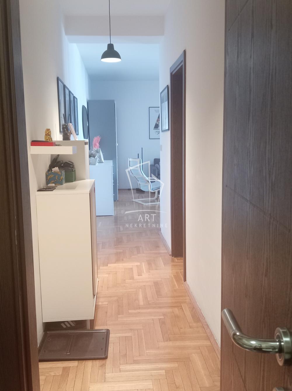 Stan na prodaju u Beogradu, Vojvode Stepe, dvosoban, 52m2, cena 240000 evra
