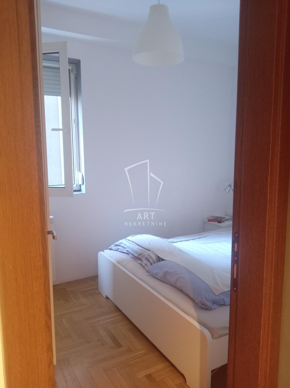 Stan na prodaju u Beogradu, Vojvode Stepe, dvosoban, 52m2, cena 240000 evra