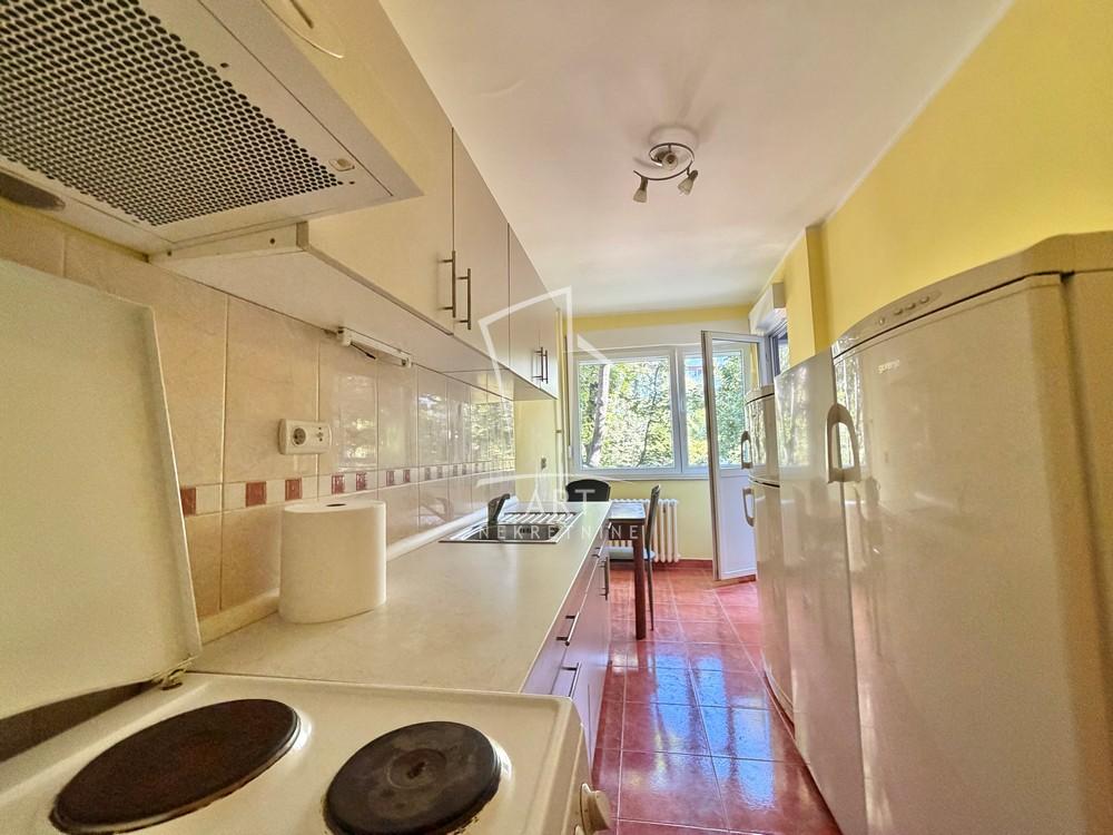 Stan na prodaju u Beogradu, Novi Beograd blok 38 (OŠ Ratko Mitrović), dvoiposoban, 76m2, cena 290000 evra